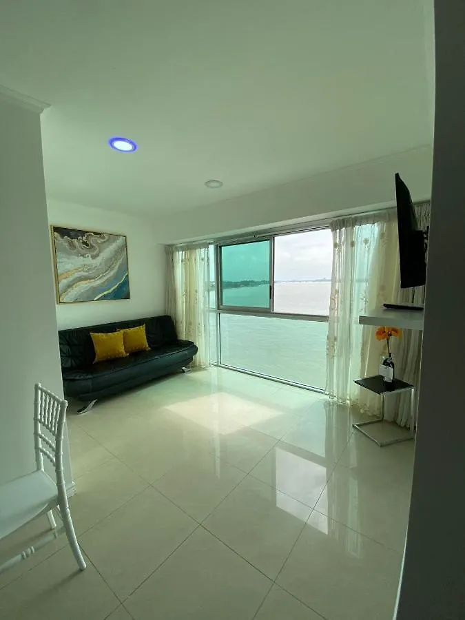 Ecusuites Riverfront One Vista Al Rio Jacuzzi Hidro Guayaquil 0*,