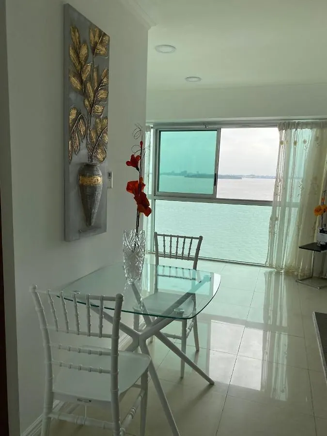 Ecusuites Riverfront One Vista Al Rio Jacuzzi Hidro Guayaquil Apartment