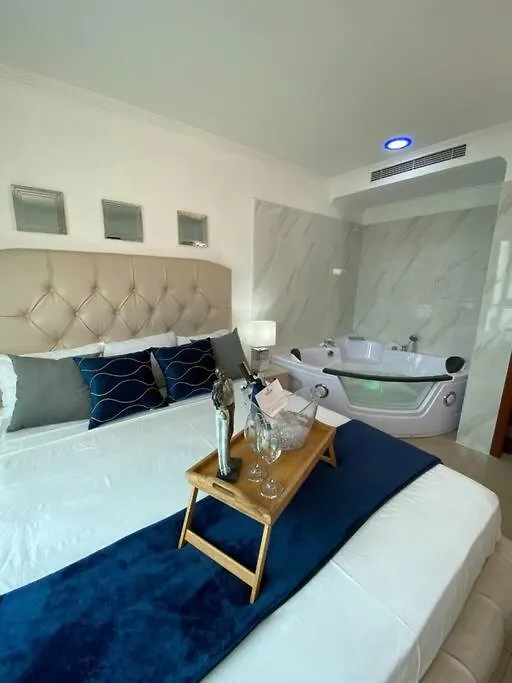 Ecusuites Riverfront One Vista Al Rio Jacuzzi Hidro Guayaquil