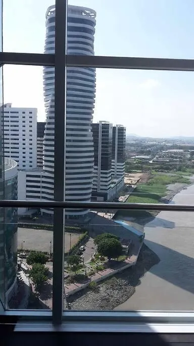 Ecusuites Riverfront One Vista Al Rio Jacuzzi Hidro Guayaquil 0*,