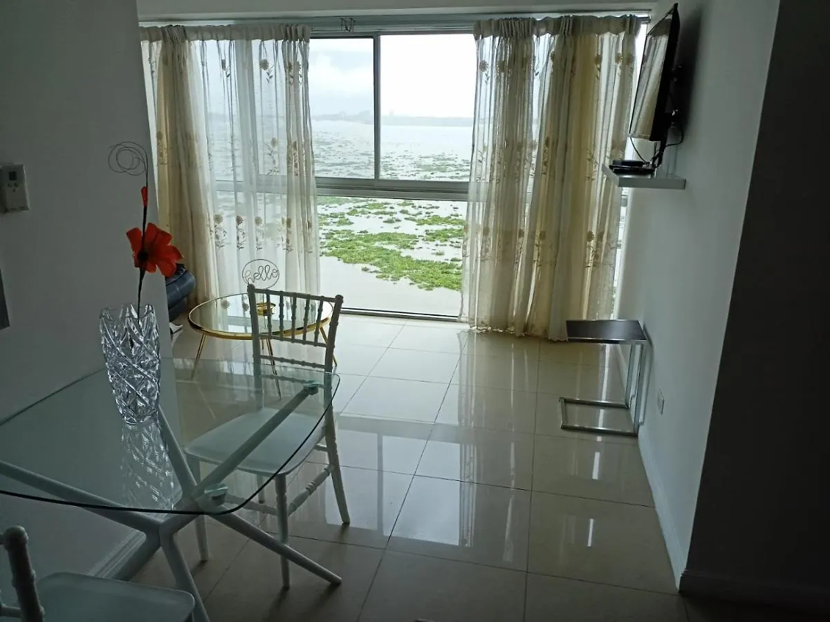 Ecusuites Riverfront One Vista Al Rio Jacuzzi Hidro Guayaquil Apartment