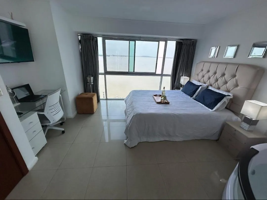 Ecusuites Riverfront One Vista Al Rio Jacuzzi Hidro Guayaquil Ecuador