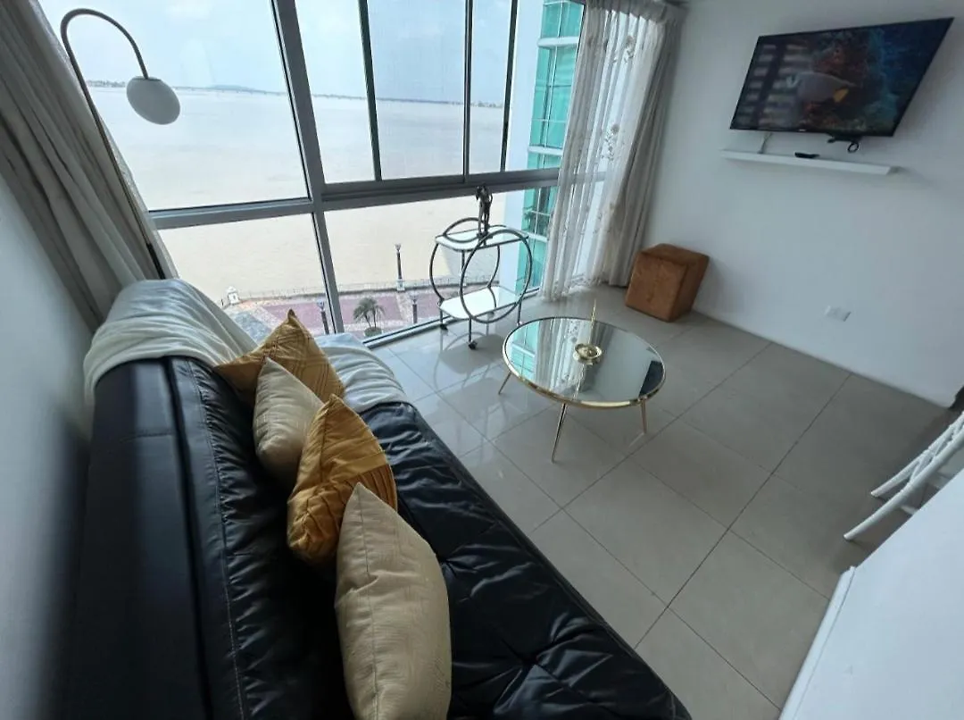 Ecusuites Riverfront One Vista Al Rio Jacuzzi Hidro Guayaquil Ecuador