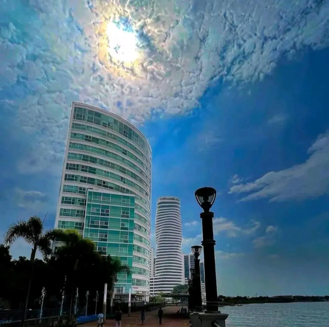 Apartment Ecusuites Riverfront One Vista Al Rio Jacuzzi Hidro Guayaquil Ecuador