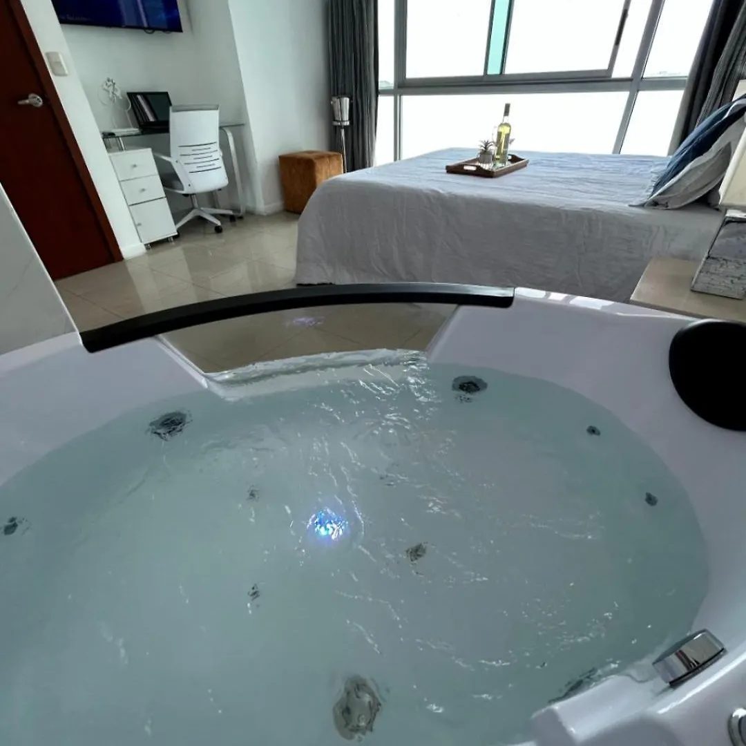 Ecusuites Riverfront One Vista Al Rio Jacuzzi Hidro Guayaquil Ecuador