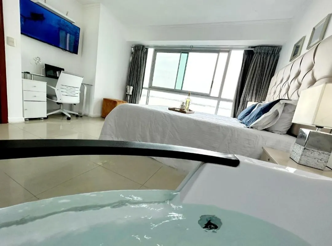 Ecusuites Riverfront One Vista Al Rio Jacuzzi Hidro Guayaquil